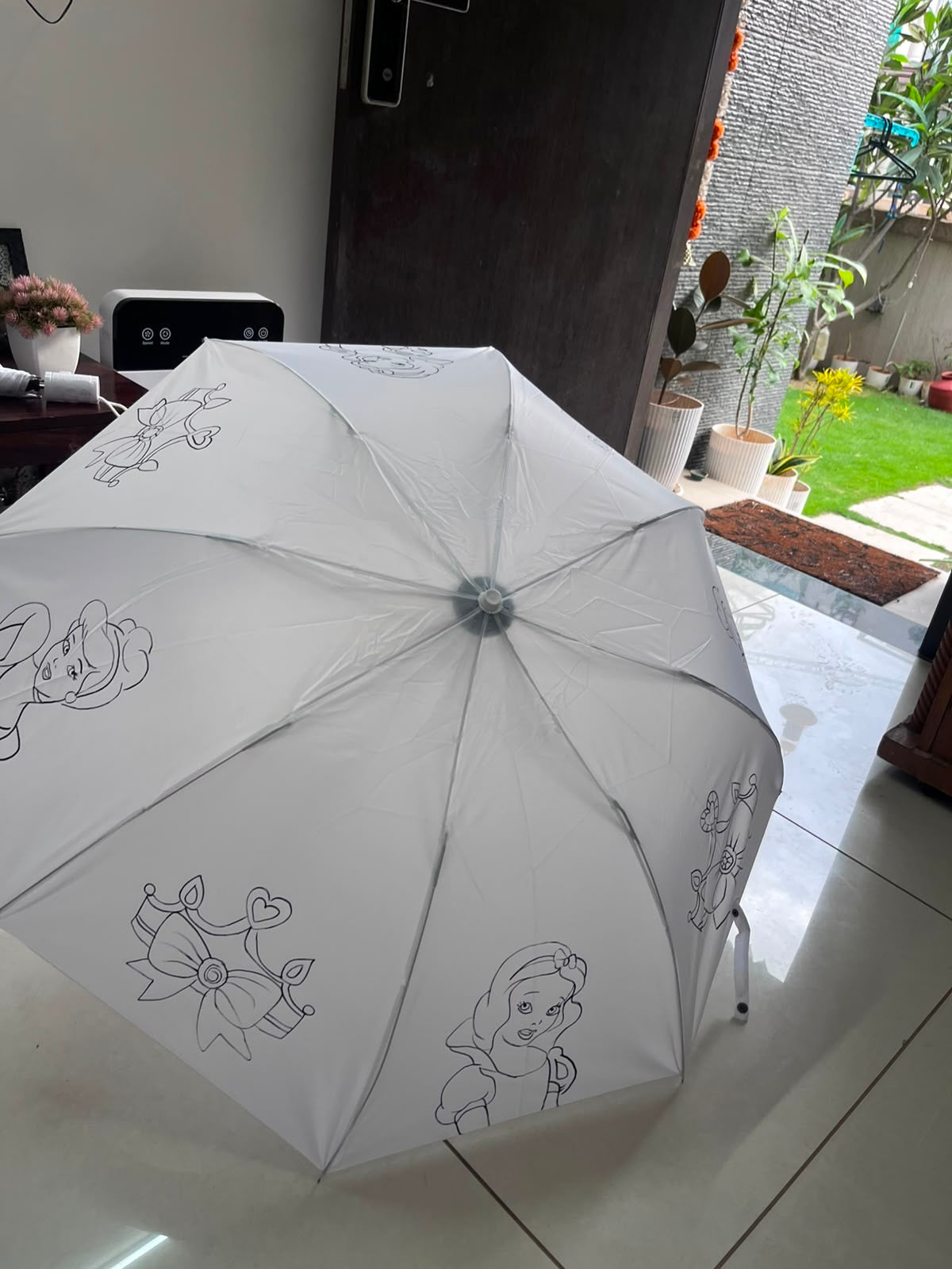 Disney Princess Characters DIY Umbrella Activity Kit - uncoloured with Snow White, Cinderella and princess outlines